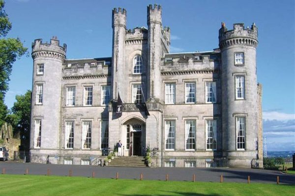Surround Yourself with Nature: The Best Hotels Near Falkirk for Scenic Beauty